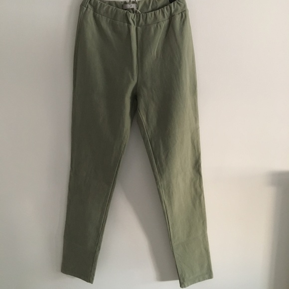 Green pull on leggings. Size medium - Picture 1 of 3